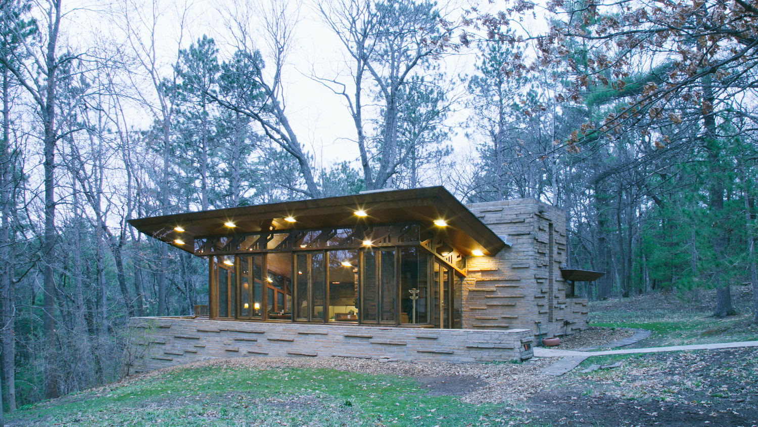 A Very Unique Alternative To Airbnb Plansmatter Zen Treehouse